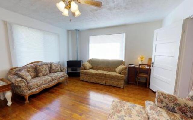 Canyonlands Lodging Grandma's House