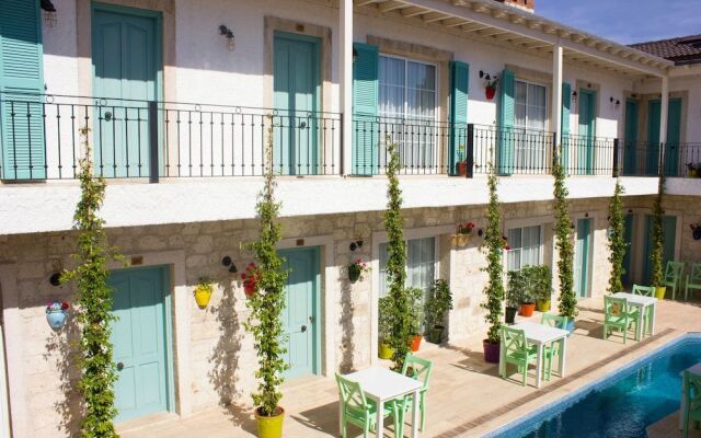 Avlu Alacati Butik Otel