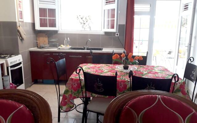 Apartment With 2 Bedrooms in Rivière-pilote, With Wonderful Mountain V
