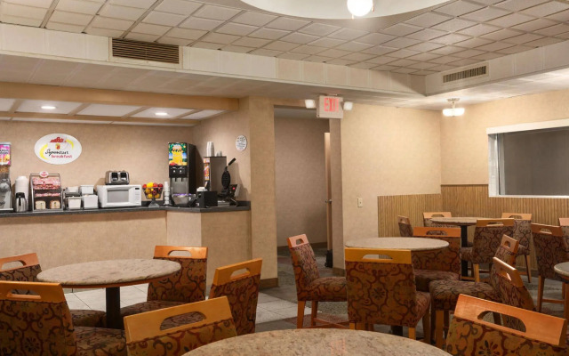 Super 8 Williamsville Buffalo Airport