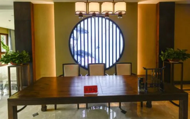 Xinchang Big Buddha Temple Fanyin Hotel