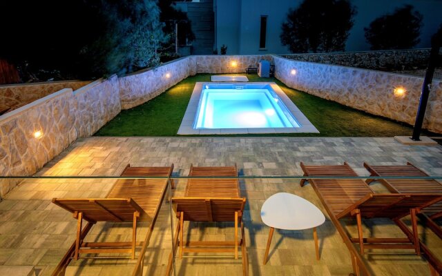 Imperial Apartment with Private Pool
