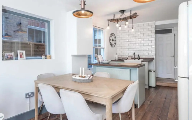 Stylish River Apartment - West Putney Embankment