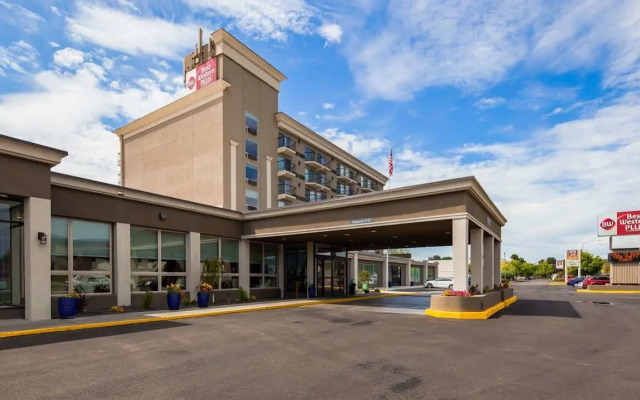 M Hotel & Conference Center