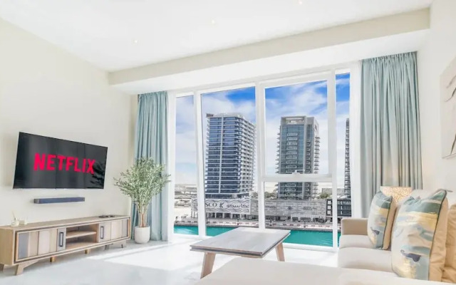 LUX  Pad Executive Suite Canal View 5