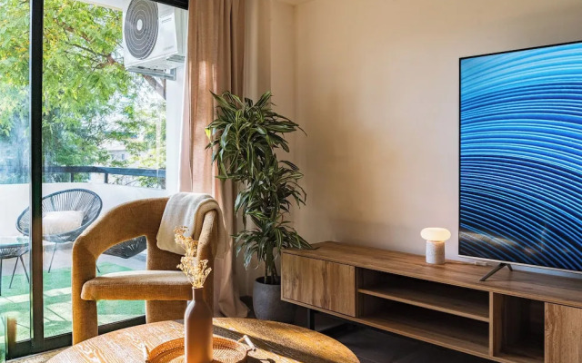 City Center Modern Boho Stay