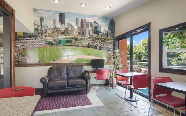 Econo Lodge Pittsburgh