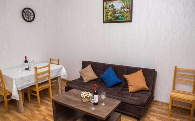 12 Nikoloz Izashvili Street