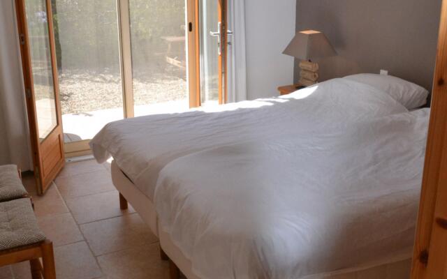 Lovely villa in Cesseras with private swimming pool