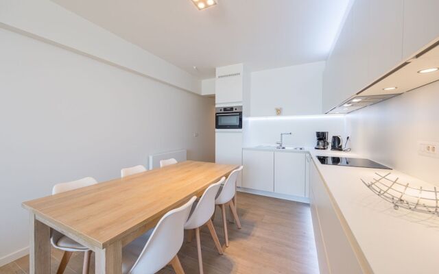 Apartment Overlooking the sea