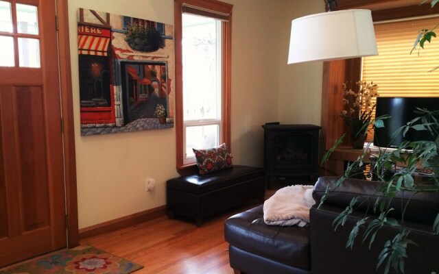Geneva Garden Bungalow - Two Bedroom Home