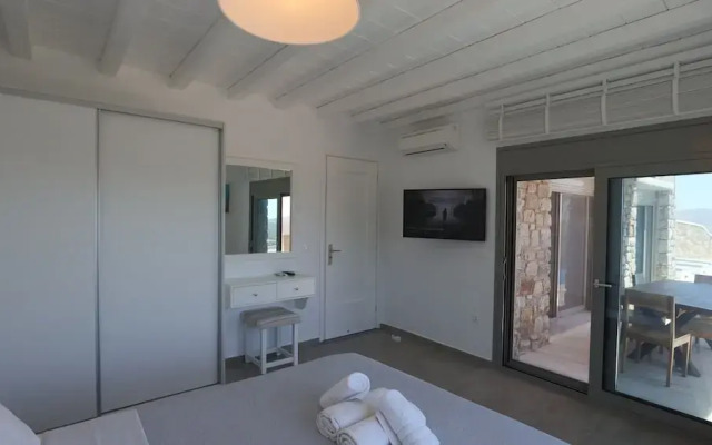 Luxury Villas  by Live&Travel