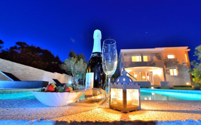 Lovely Villa in Vir With Swimming Pool