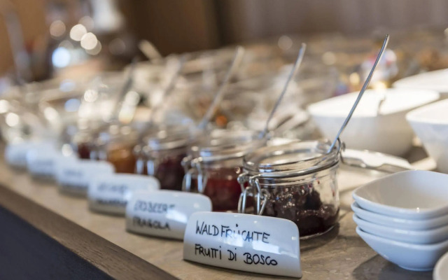 La Paula Apartments & Suites