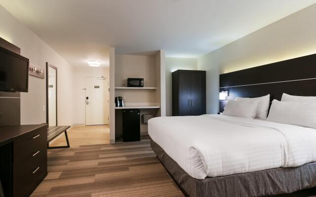 Holiday Inn Express & Suites Everett by IHG
