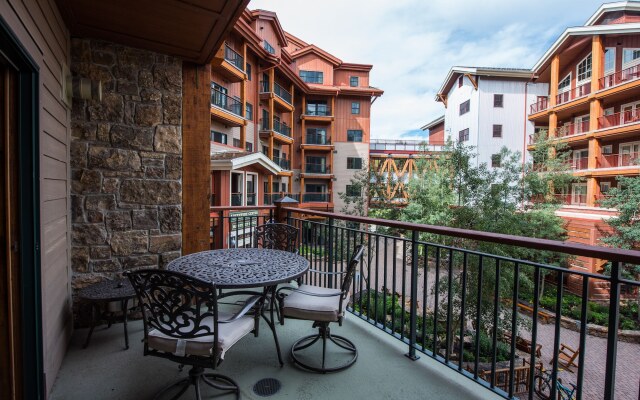 Lodge at Mountaineer Square