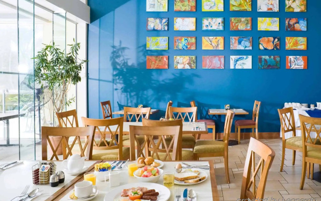 Cairns Harbourside Hotel