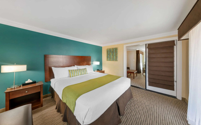 Best Western Harbour Inn & Suites Huntington - Sunset Beach