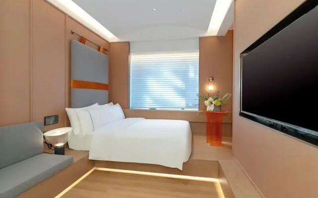 YEE HOTEL (free shuttle bus to Canton Fair Venue）