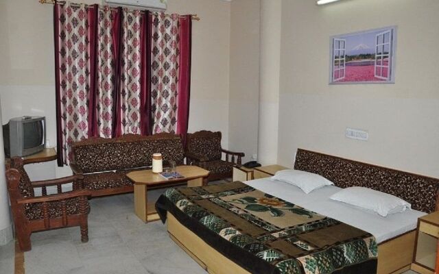 Hotel Kirti Plaza