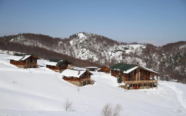 Sfendamos Wood Village