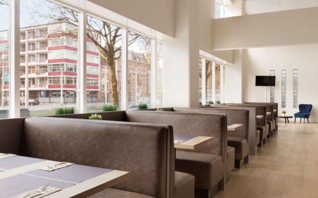 Rotterdam Teleport Hotel