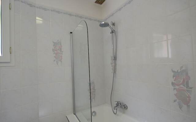 Spacious Villa in Var With Swimming Pool