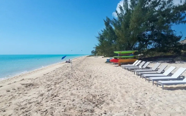Family Beachside Villa With Hotel Amenities v7