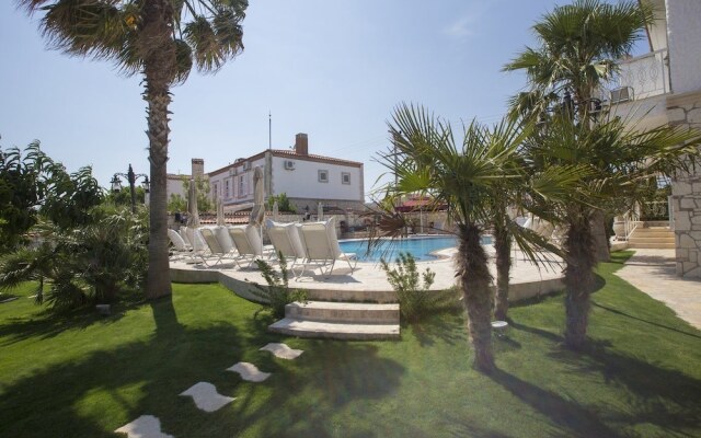 Alaroof Hotel