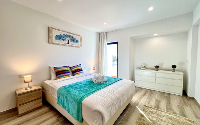 Vilamoura Design 2 by Homing