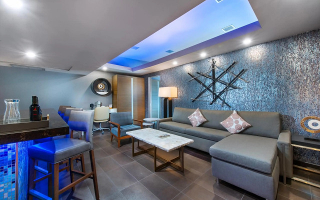 Shade Hotel