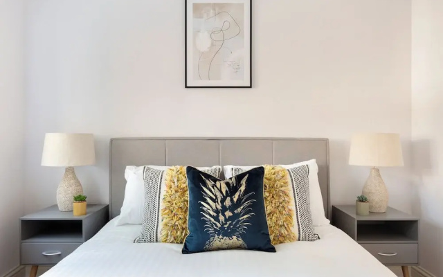 Comfortable 2 Bed Apartment by Tower Bridge
