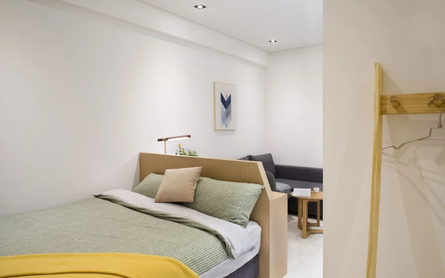 Strolling in the Champs 包棟