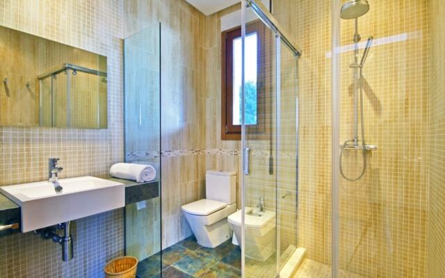 Villa - 4 Bedrooms with Pool, WiFi and Sea views - 104976