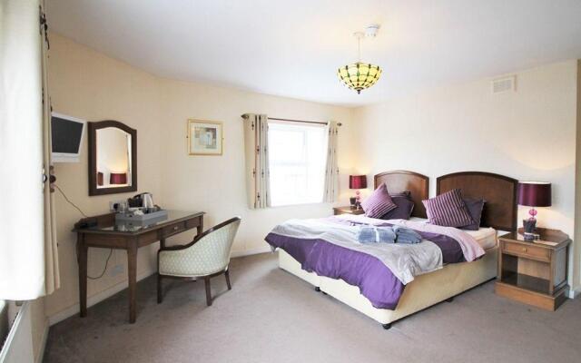 Summerfield Pub & Boutique Rooms