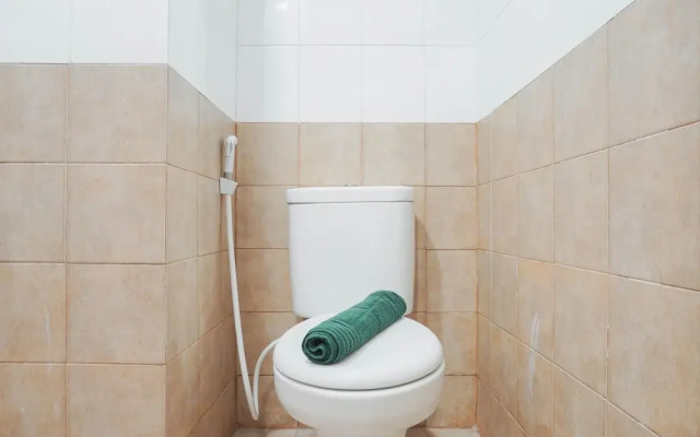 Comfy Studio Green Pramuka City Apartment Near Mall
