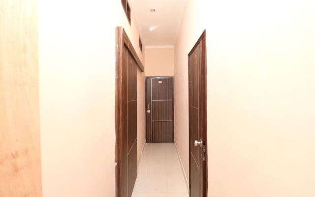 OYO 35497 Hotel Kapoor Residency