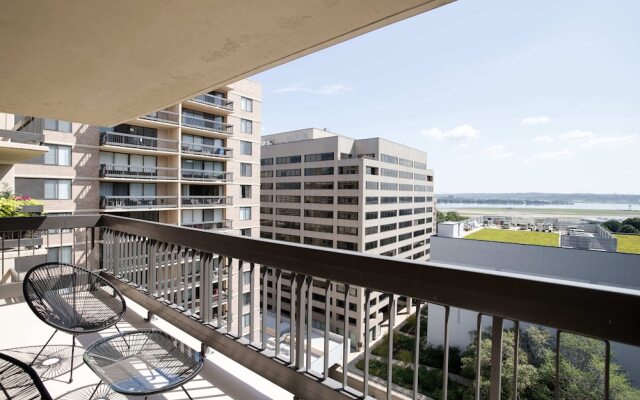 Stylish & Fantastic apt in Crystal City