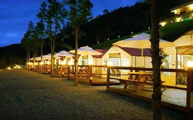 Yeongwol Dong-river Glamping&pension