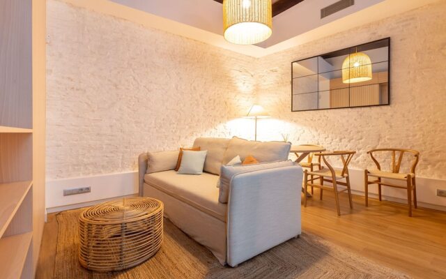 Triana Acacias by Valcambre