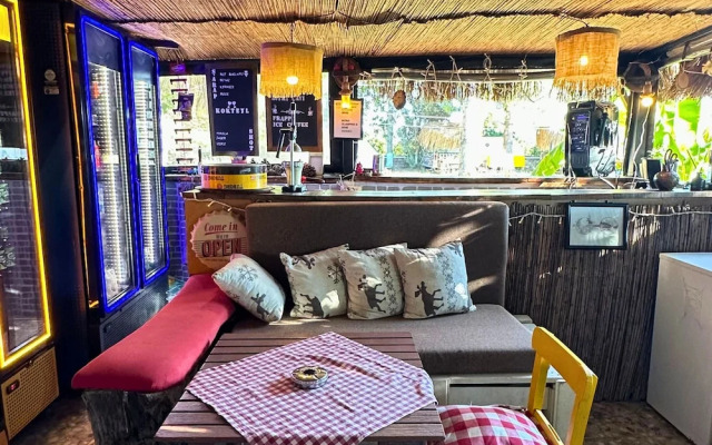 Mona Glamping Caravan Suites