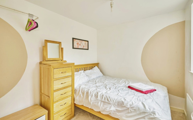 Charming 2-bedroom Flat in South Croydon