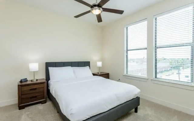 Renew Tanglewood 3-bedroom in Uptown Houston