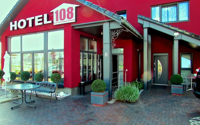 Hotel 108