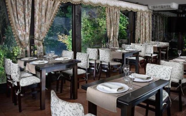 Pensiune Restaurant Tara Luanei