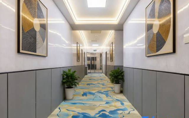 Tuwo Holiday Hotel (Qinghai Sports Center Wanda Plaza Branch)