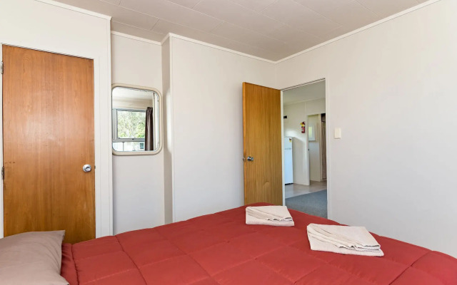 Waitangi Beach Units
