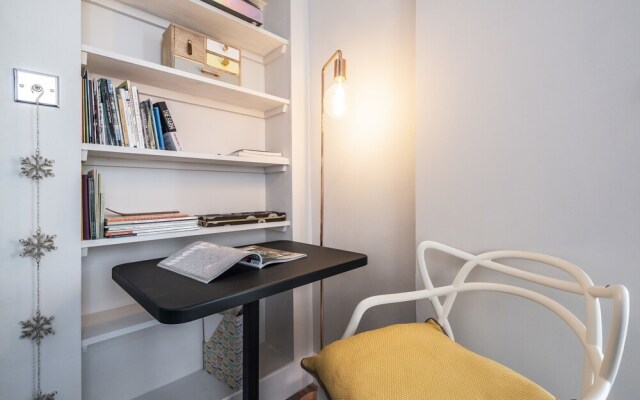 Stunning Colville Gardens Apartment - ADCT