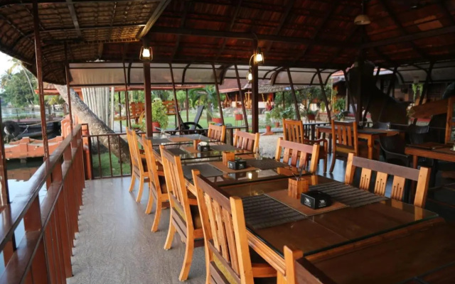 Alaya Stays Palm Dale Heritage Backwater Retreat