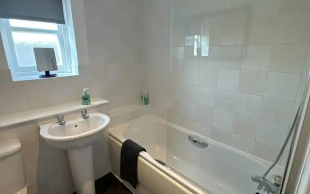 Apartment - Sleeps4 - Glasgowairport 10 Mins Drive